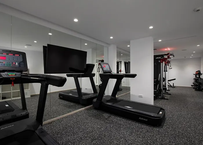 Nuca Mykonos プラティス・ヤロス