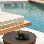 Nuca Mykonos بلاتيس يالوس